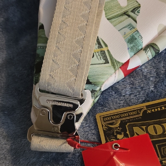 Sprayground Green and White Belt Bag - Picture 4 of 9